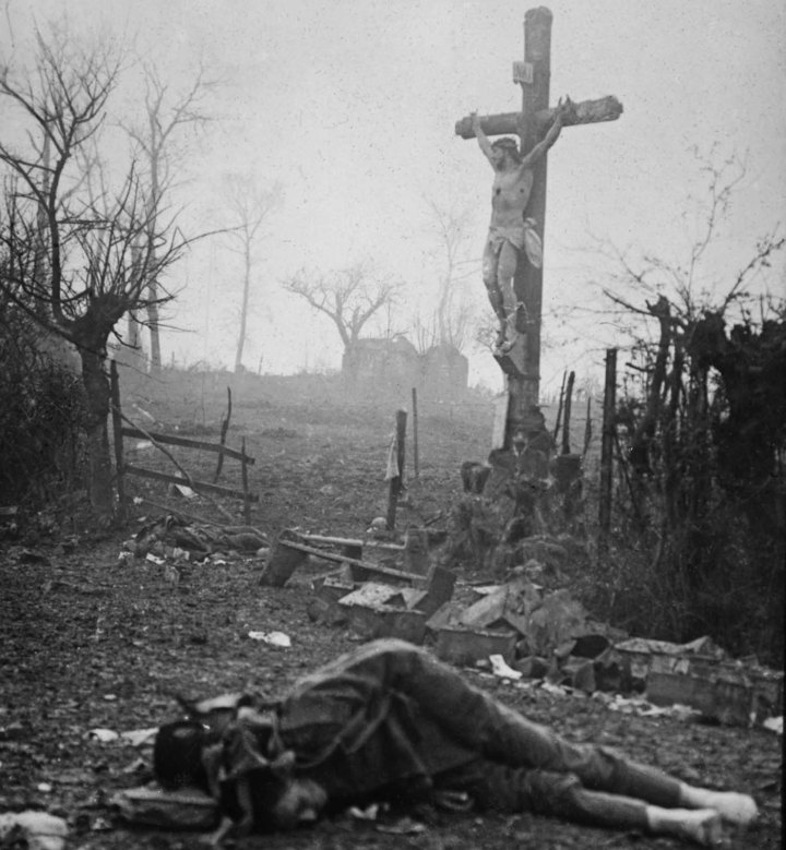 Walter Kleinfeldt’s album showing the aftermath of a skirmish during the Battle of Somme, 1916 (7).jpg